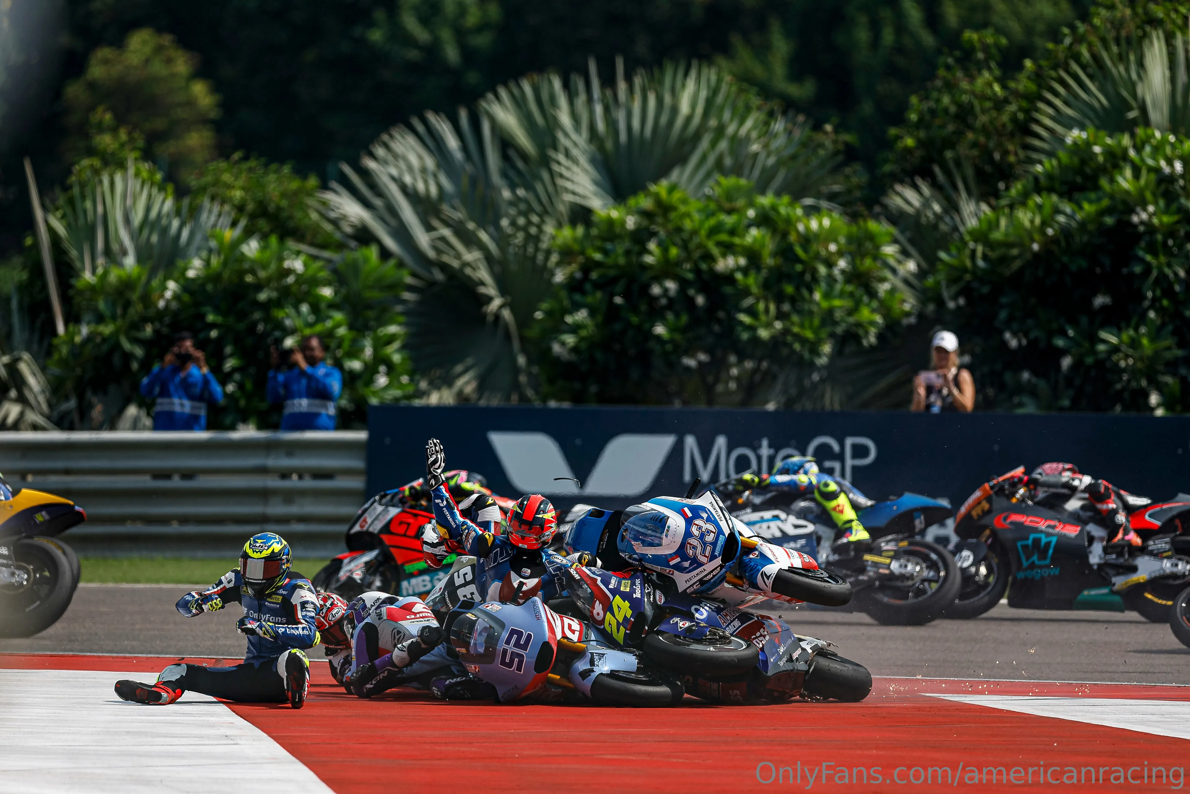 American Racing Team photo #20