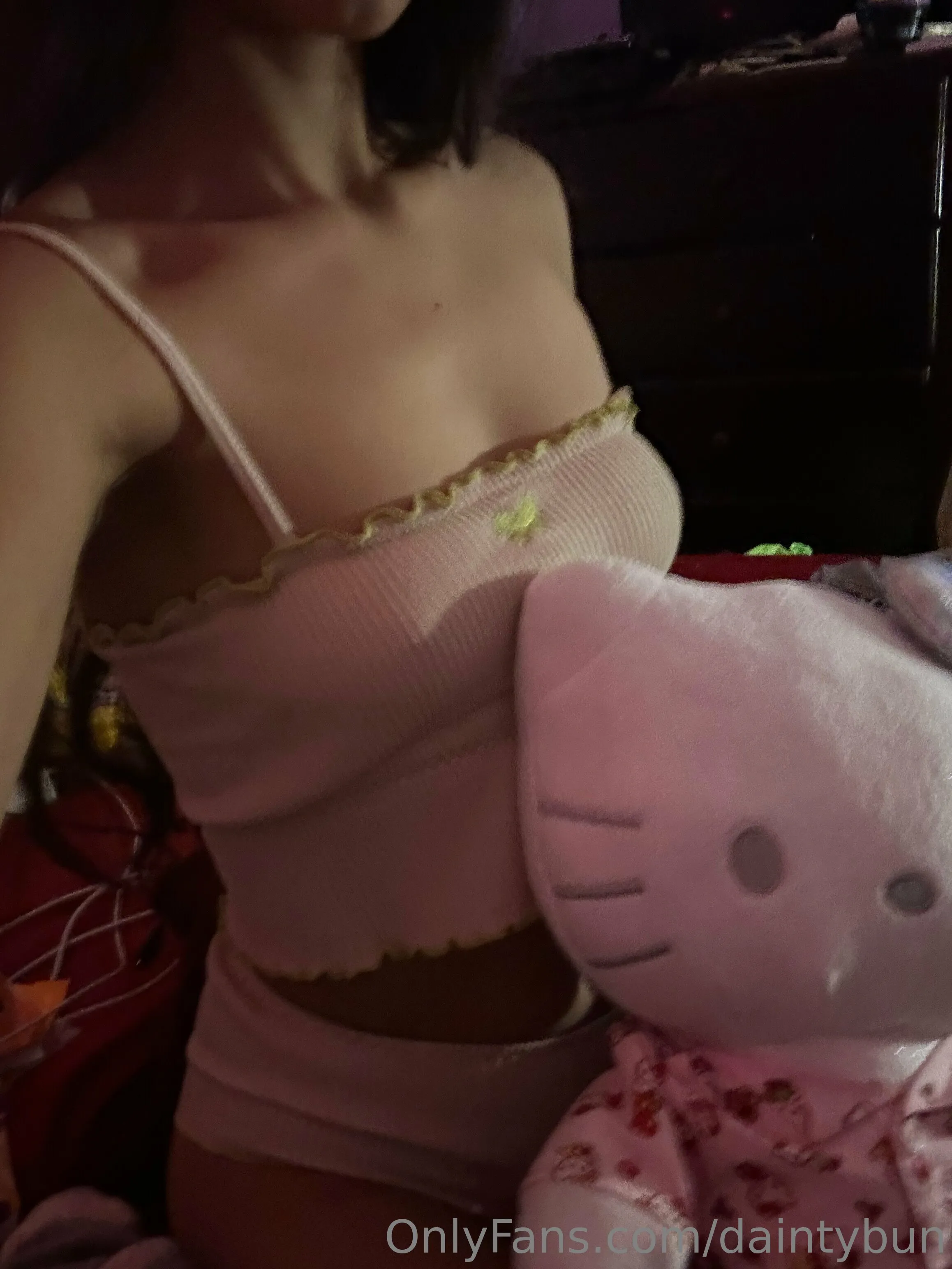 Dainty Bun photo #15