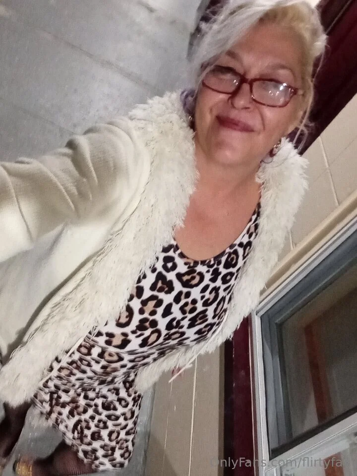 Flirty Fay photo #30