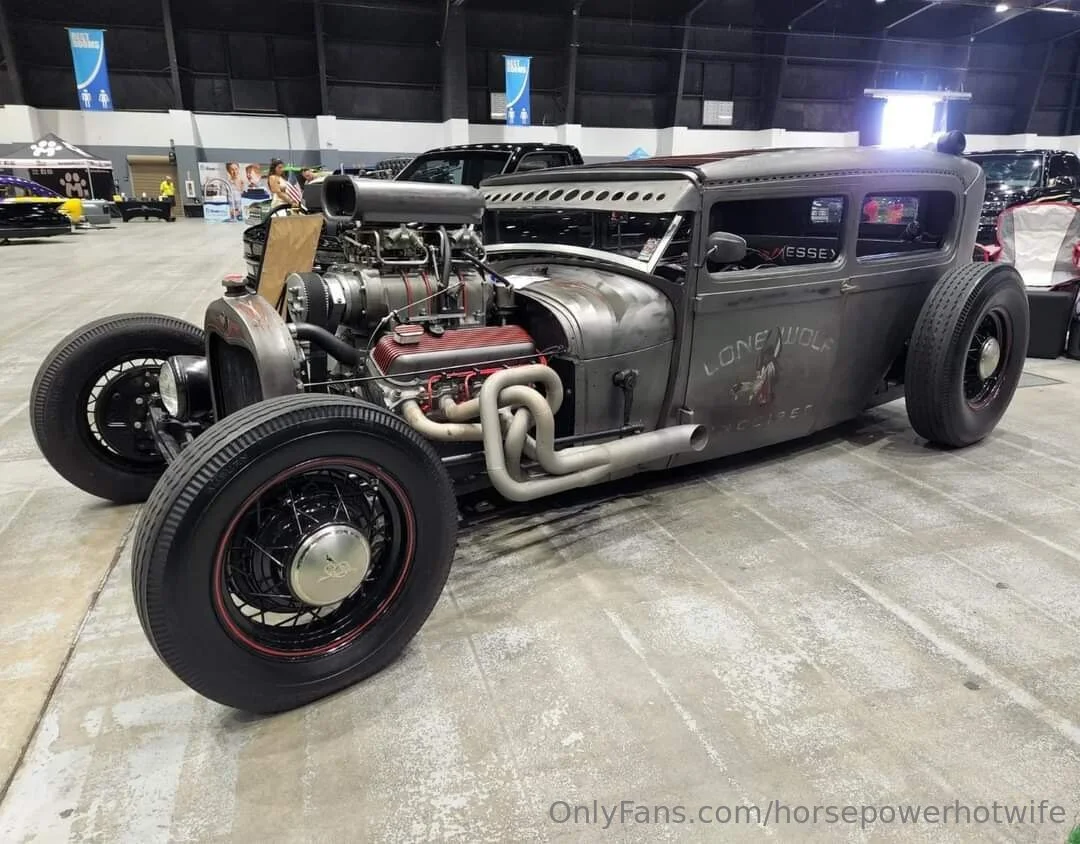 HorsepowerHotwife photo #3