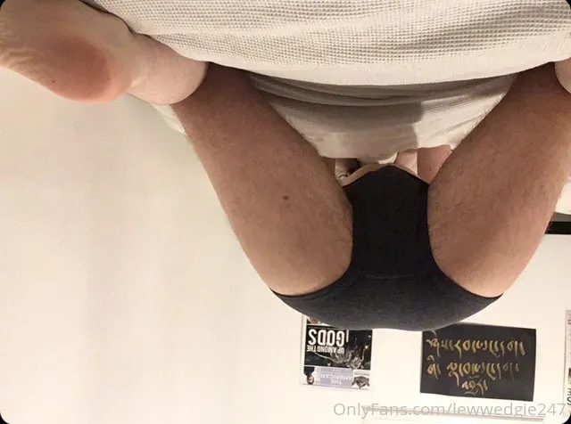 Lewis Wedgie photo #23