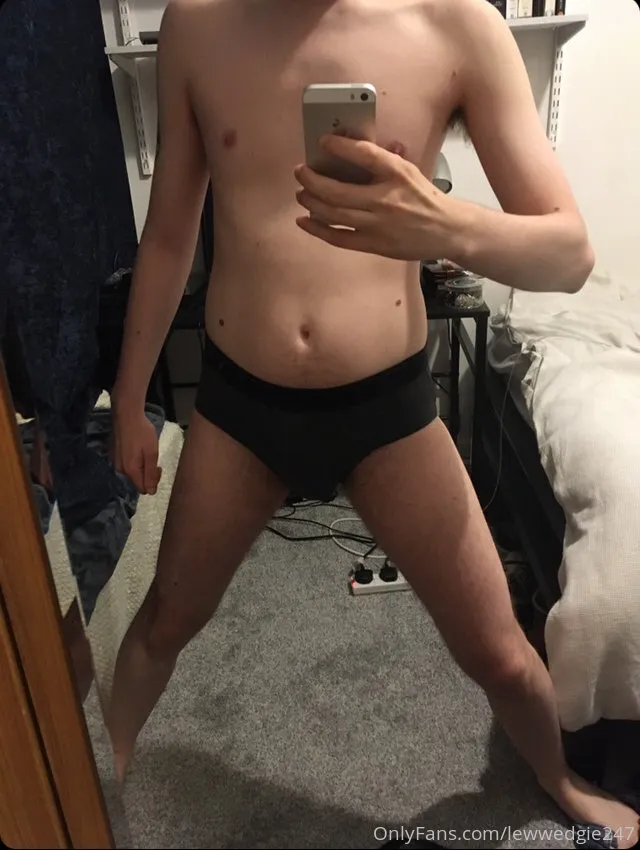 Lewis Wedgie photo #20