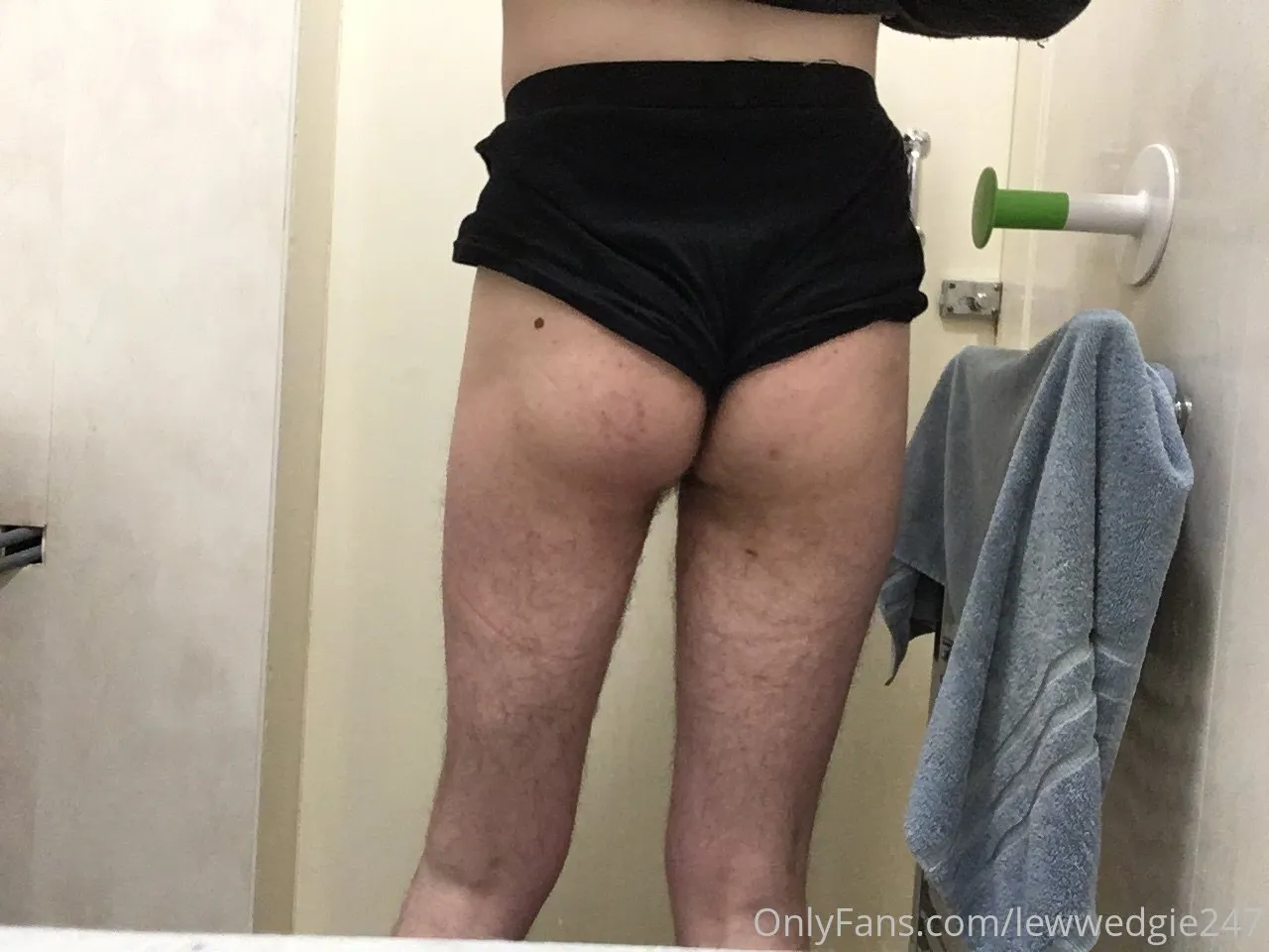 Lewis Wedgie photo #16