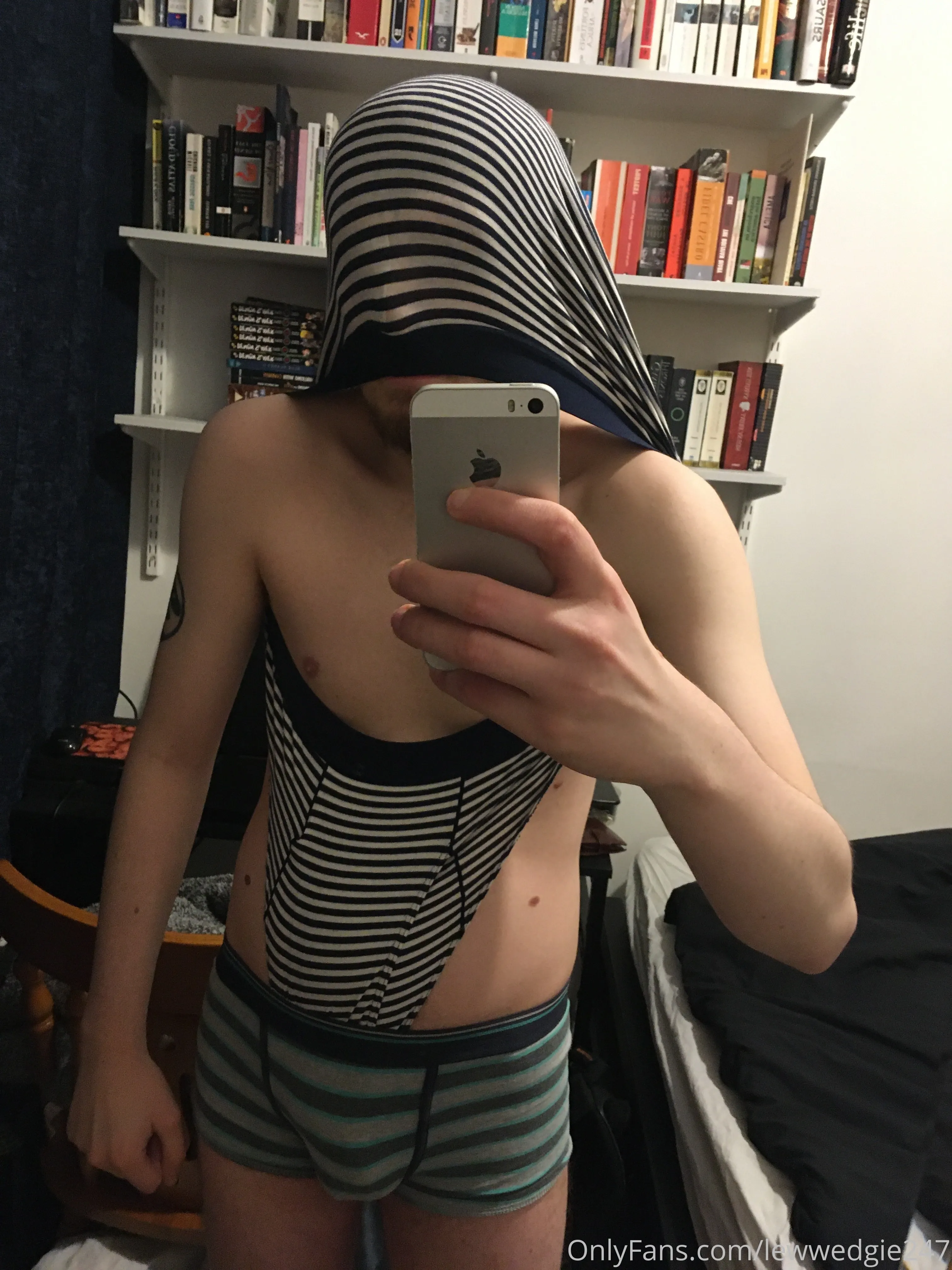 Lewis Wedgie photo #5