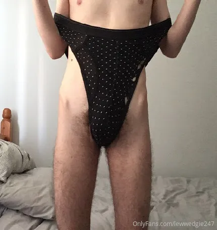 Lewis Wedgie photo #3