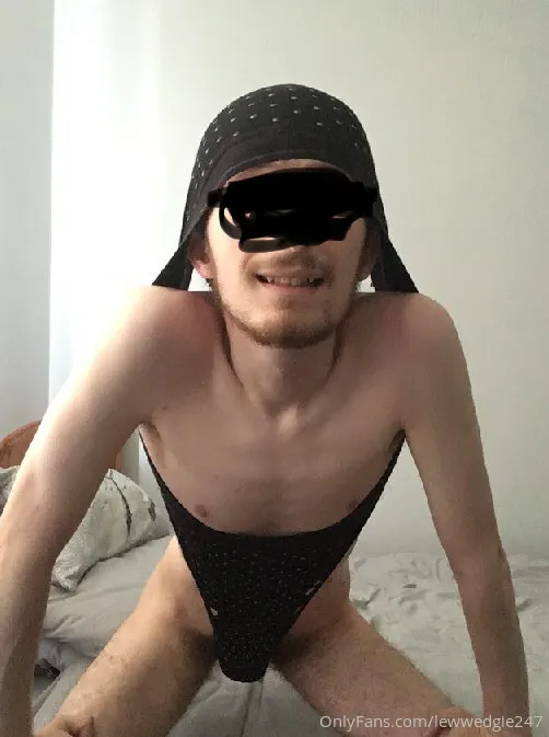 Lewis Wedgie photo #43