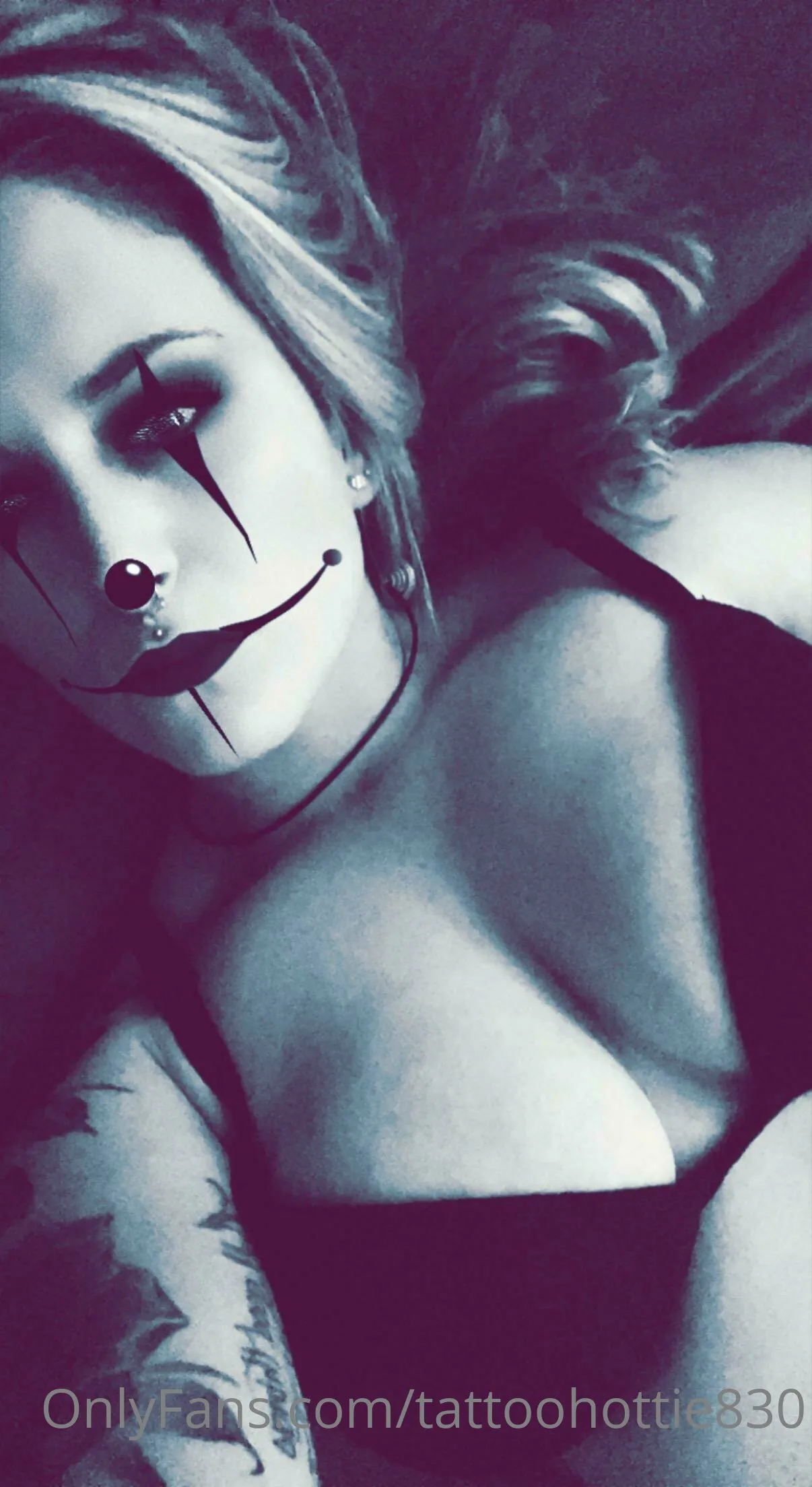 Tattooed Hottie photo #14