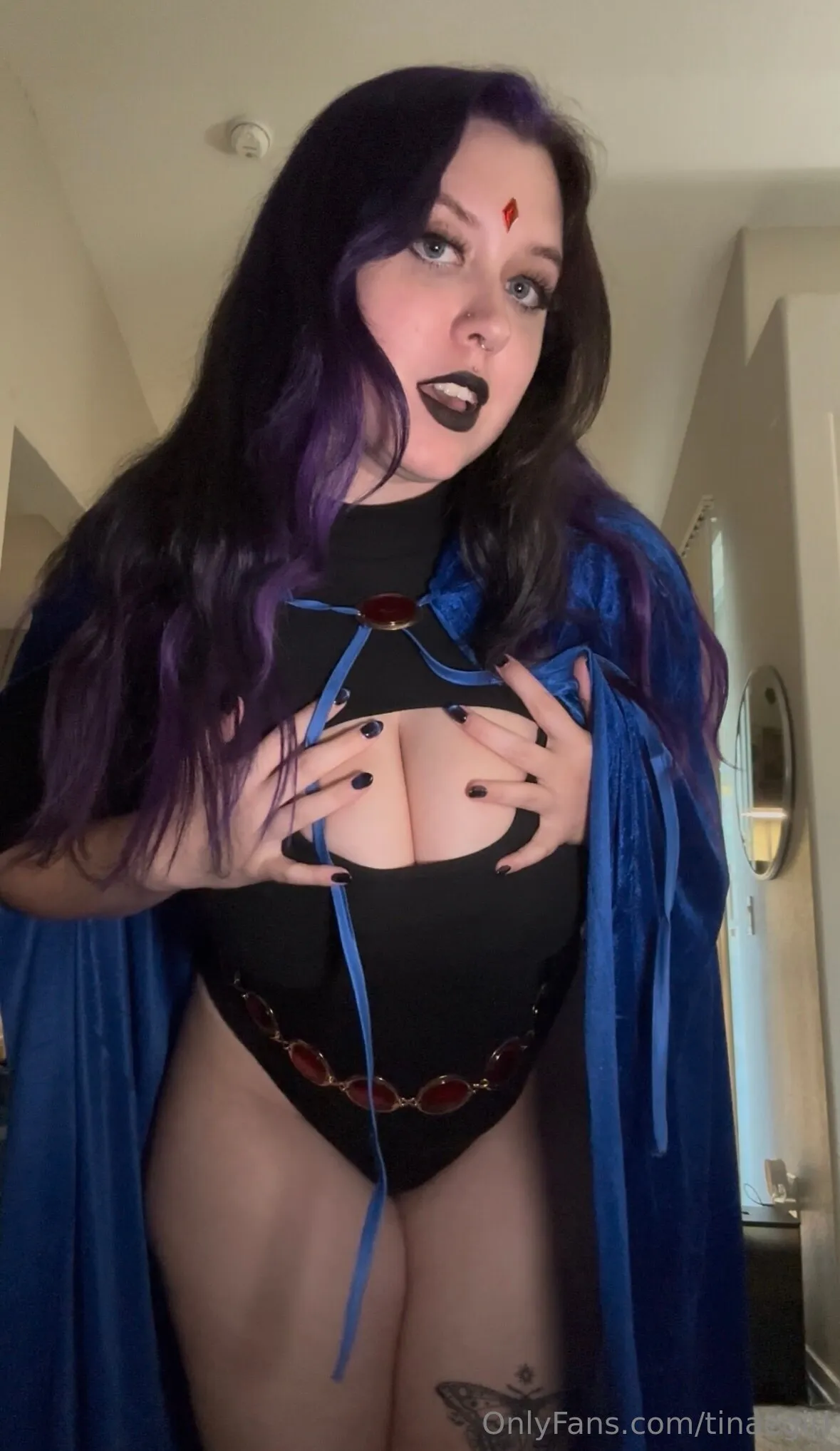 Tina 🖤😈 photo #2