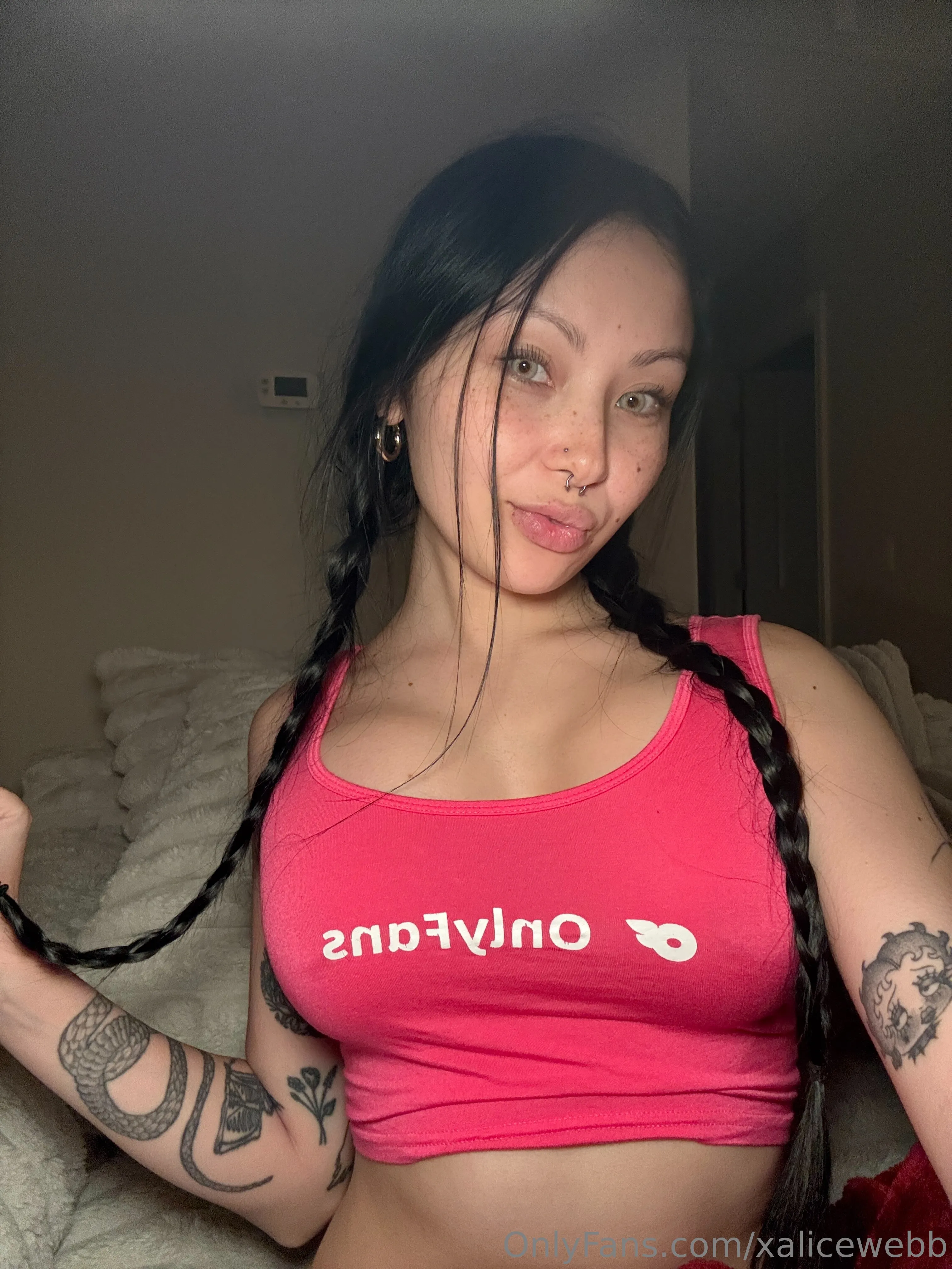 Alice Webb 🕷️ photo #3