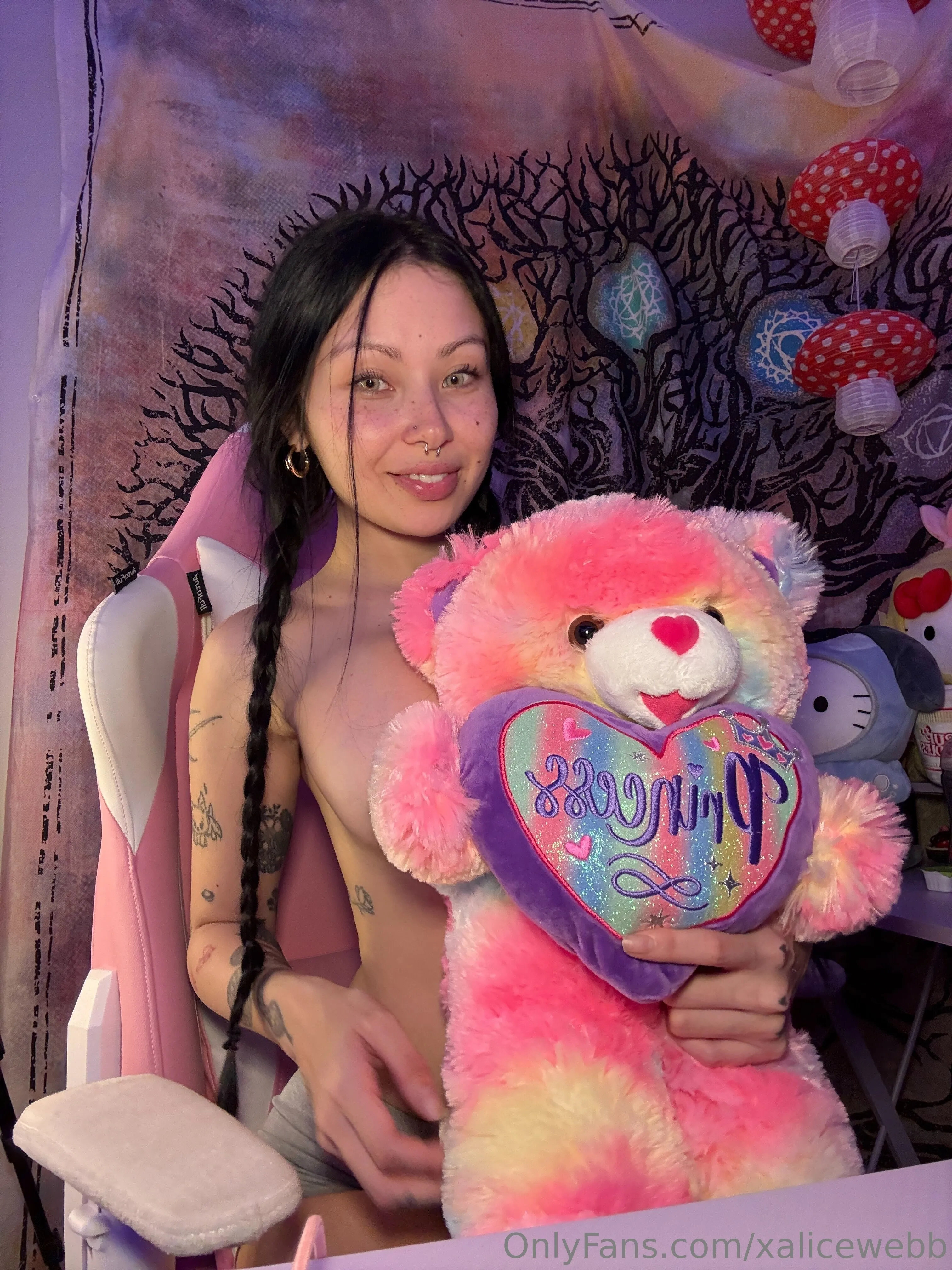 Alice Webb 🕷️ photo #1